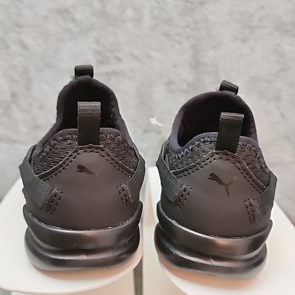 Boys Puma slip on sneakers in black.Size 10. New no tags. - Picture 2 of 9